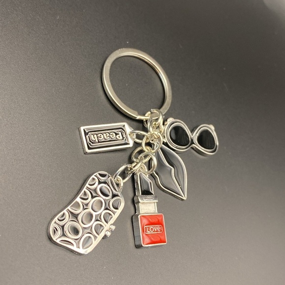 Trendy Keychain with Lipstick and Sunglasses Charms - Picture 3 of 4